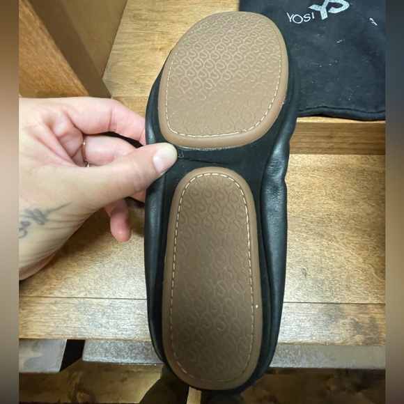 Yosi Samra Foldable Ballet Flat in Black Leather - Picture 6 of 10